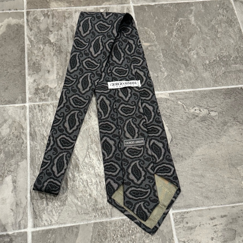 Giorgio Armani Silk Tie Paisley Print - Picture 6 of 10